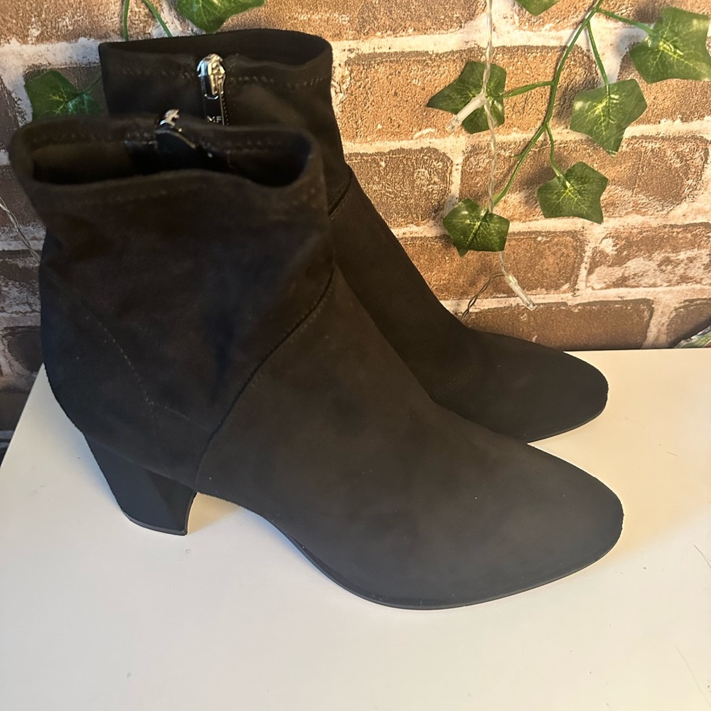 MARC FISHER BLACK STRETCH ANKLE BOOTIE WOMEN’S SIZE 9.5